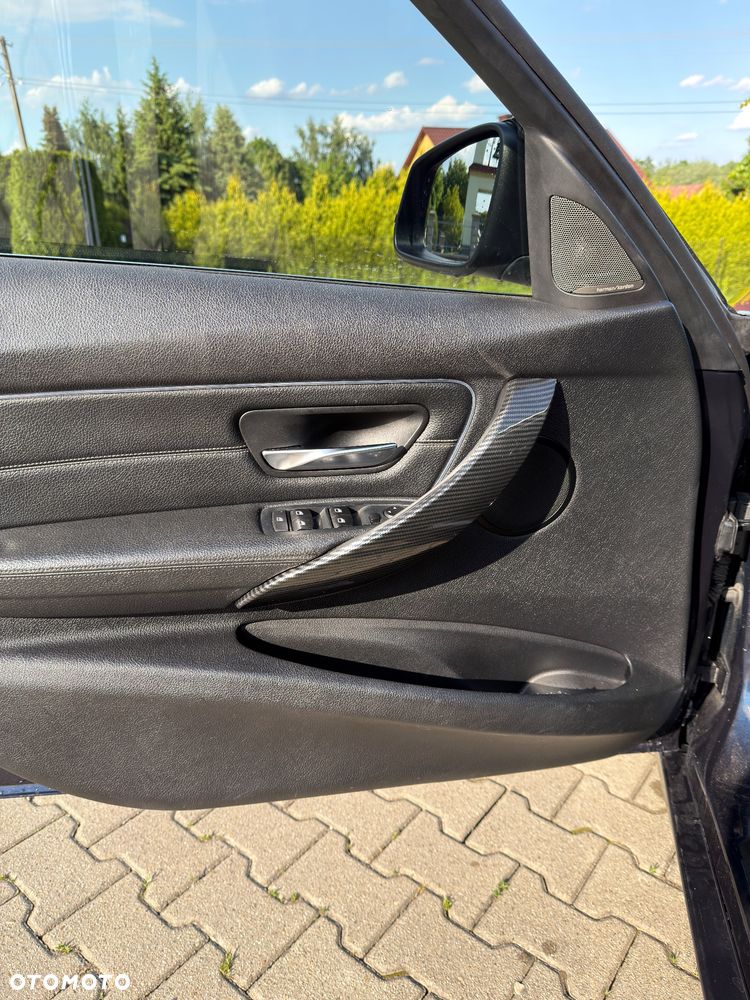 BMW Seria 3 320i xDrive Sport Line - 11