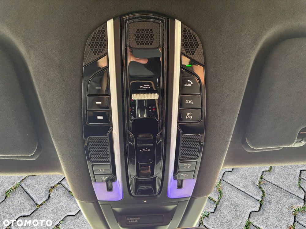 Porsche Cayenne - 24