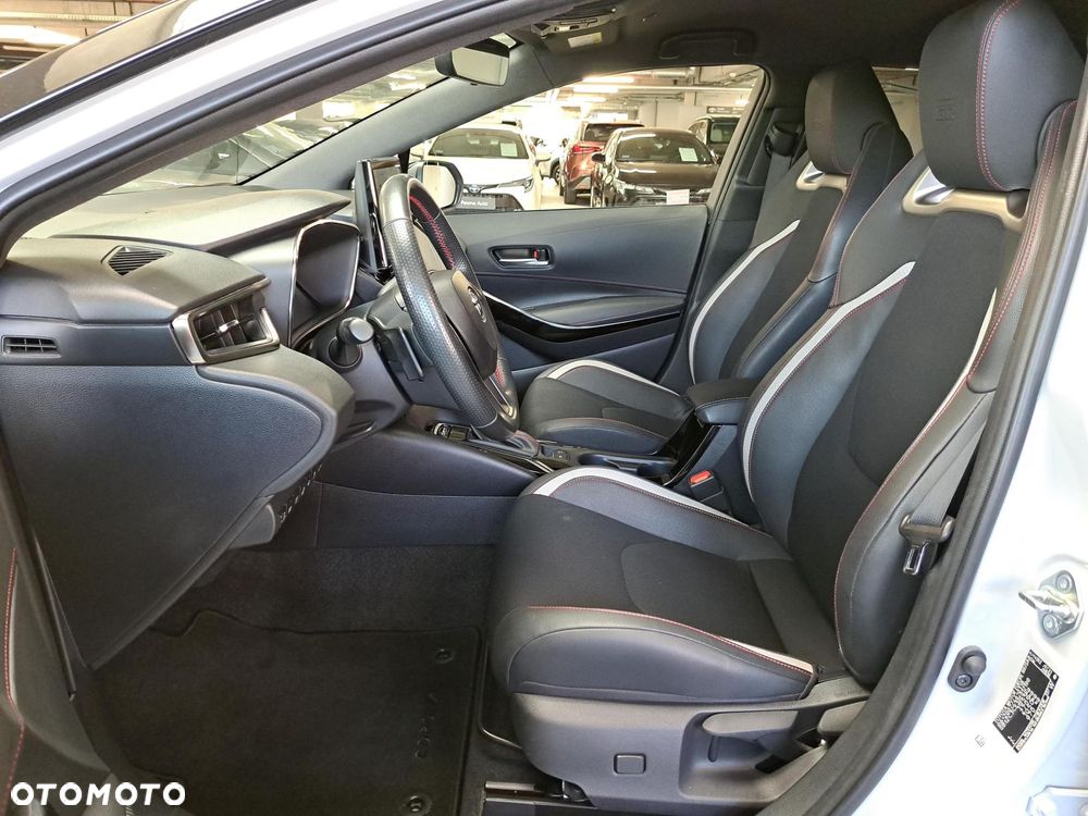 Toyota Corolla 2.0 Hybrid GR Sport Dynamic - 32