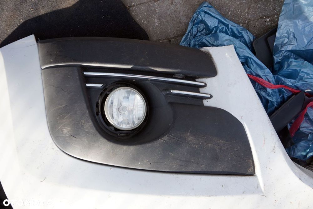 ZAŚLEPKA RAMKA KRATKA HALOGENU 3008 I PRAWA PEUGEOT 2009-2013 - 1
