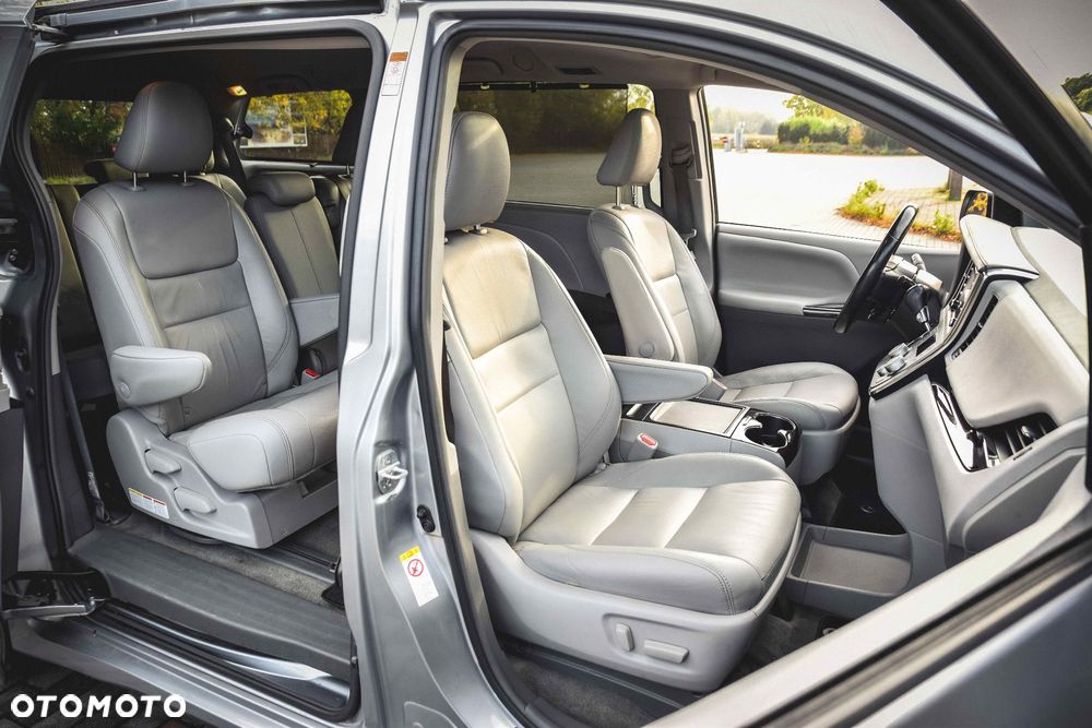 Toyota Sienna 3.5 V6 - 30