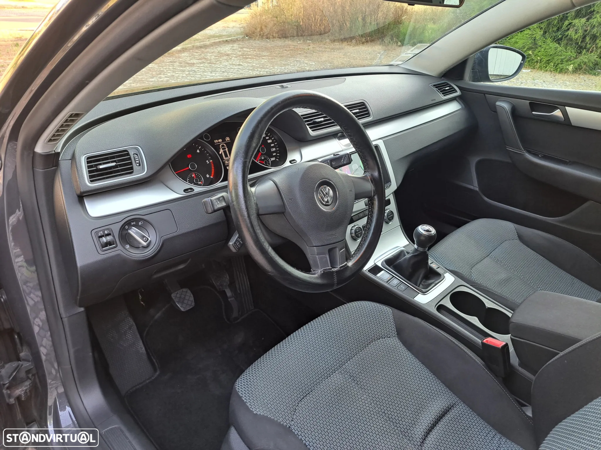 VW Passat Variant 1.6 TDI BlueMotion - 17