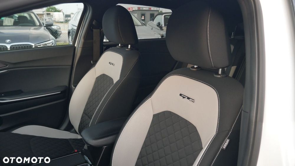 Kia ProCeed - 15