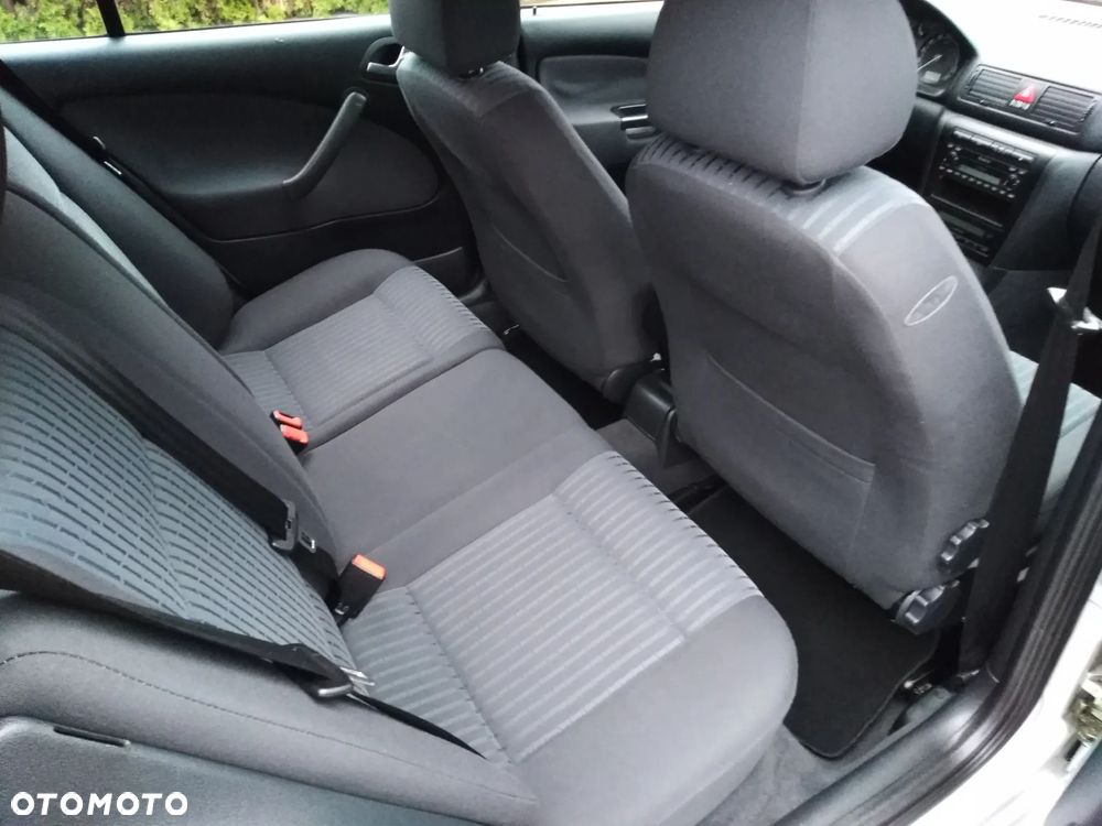 Skoda Octavia 2.0 Combi Ambiente 4x4 - 29