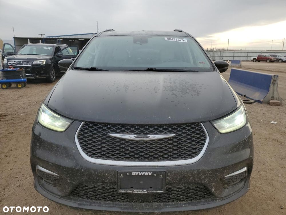 Chrysler Pacifica - 5