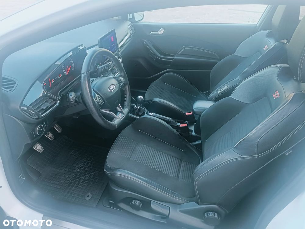 Ford Fiesta - 20