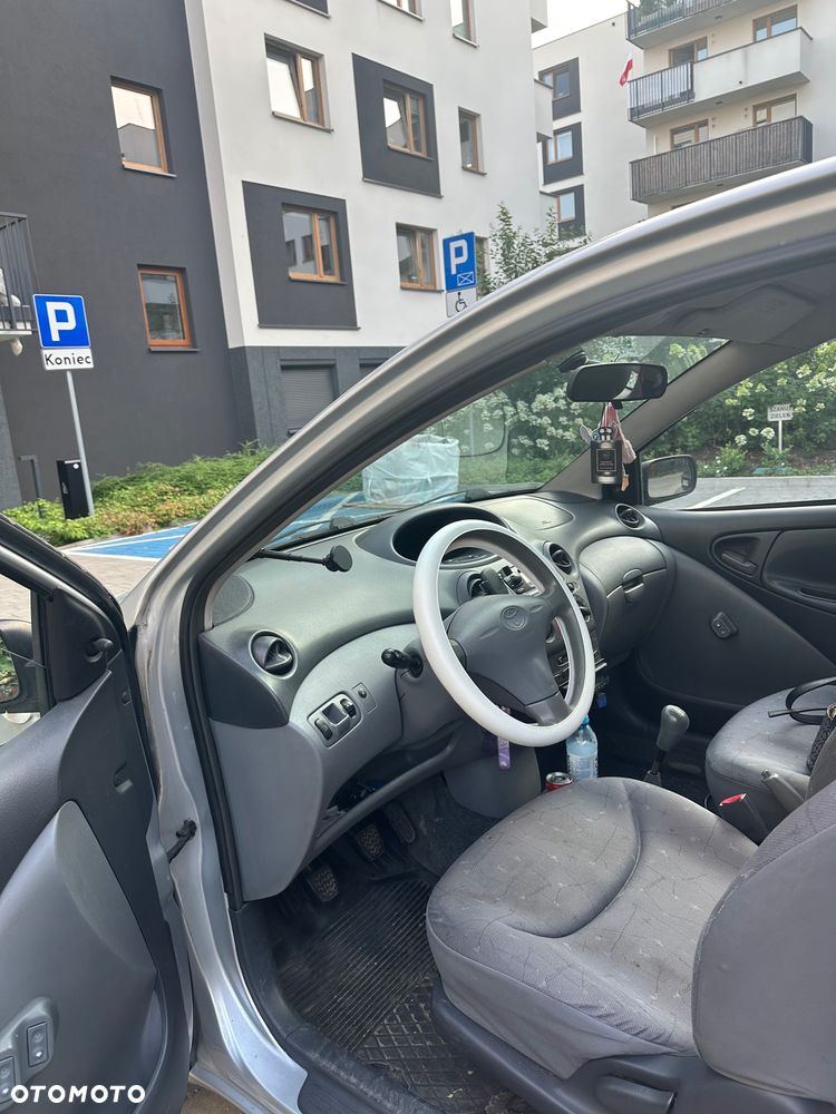 Toyota Yaris - 4