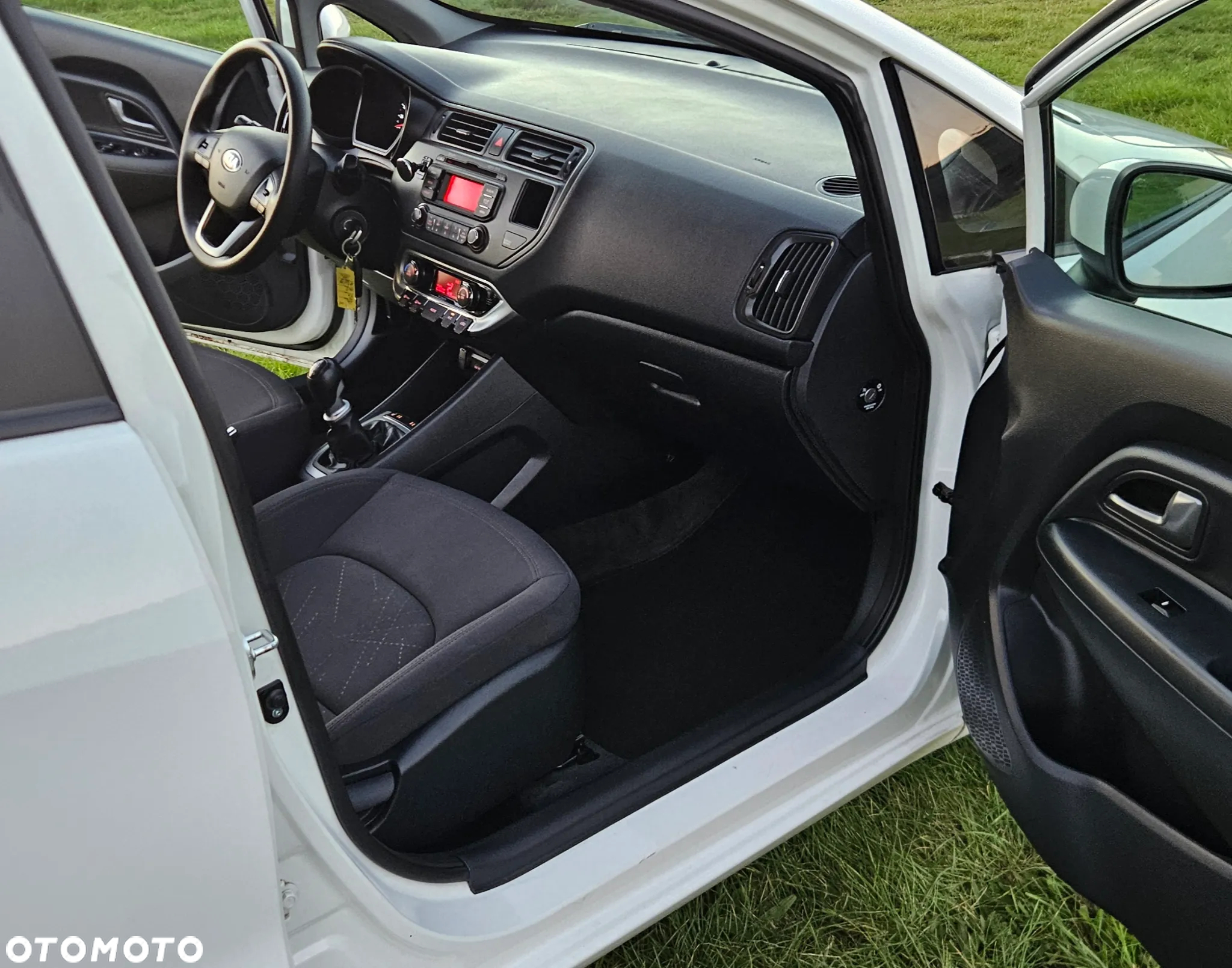 Kia Rio 1.4 CRDI Fifa World Cup Edition - 6