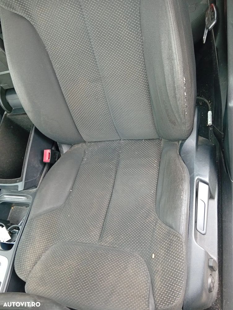 Dezmembrez Volkswagen Passat B6 2.0 TDI din 2007 volan pe stanga - 5