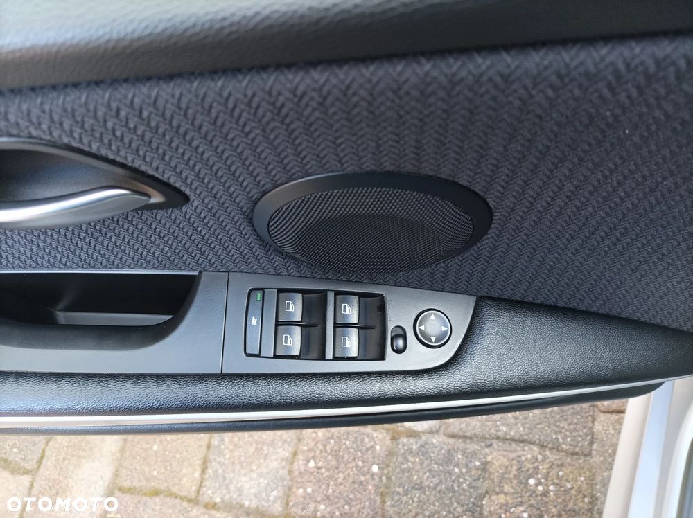 BMW Seria 3 320d DPF Efficient Dynamics Edition - 19