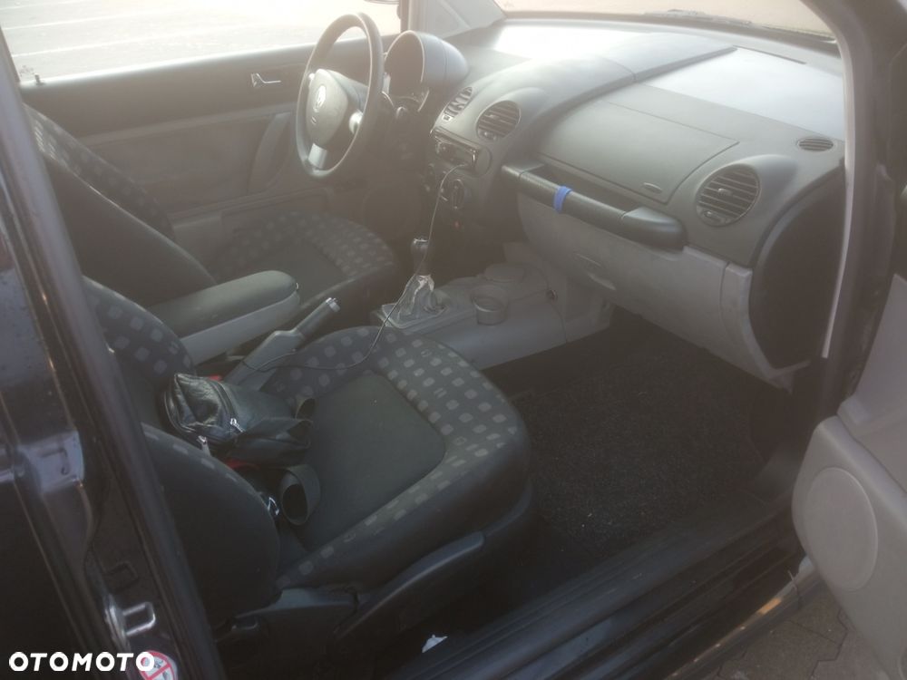 Volkswagen New Beetle - 8