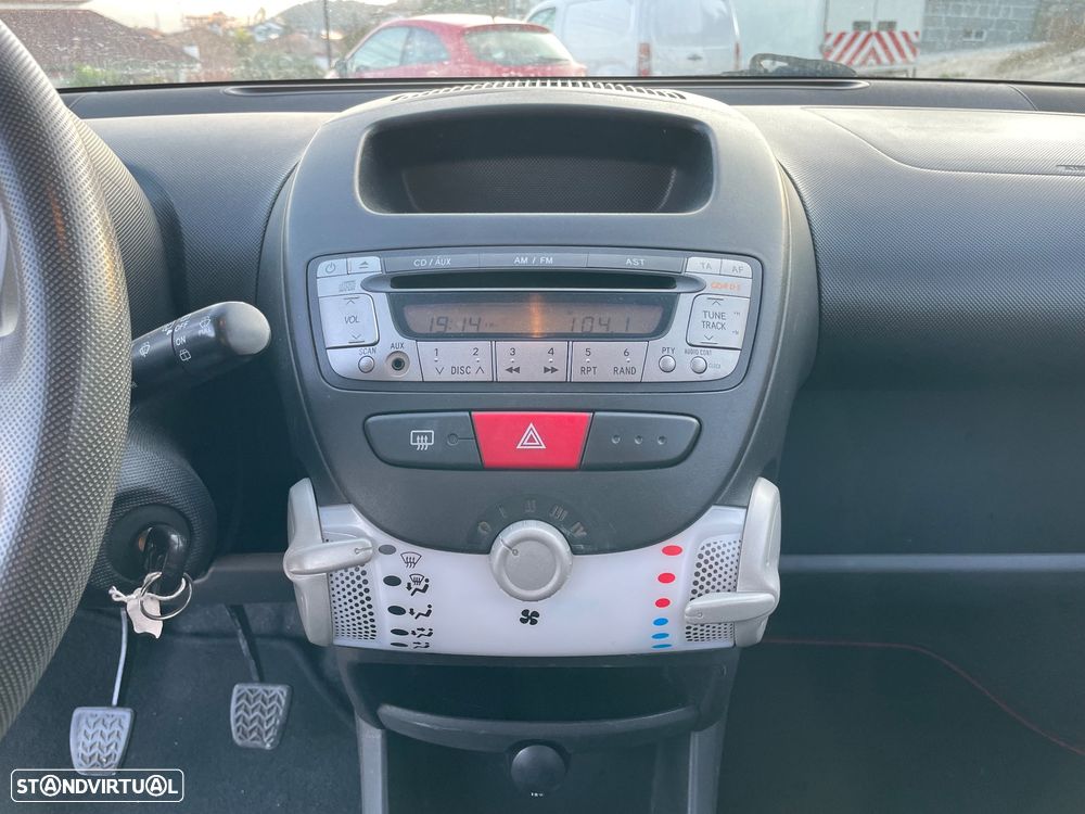 Peugeot 107 1.0 Trendy - 16