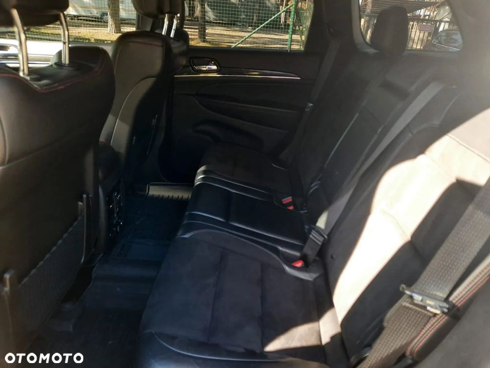 Jeep Grand Cherokee - 19