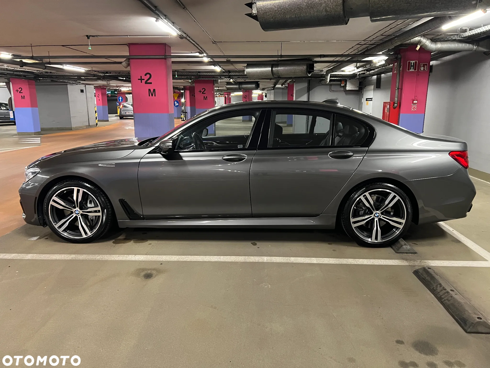 BMW Seria 7 750i xDrive - 5