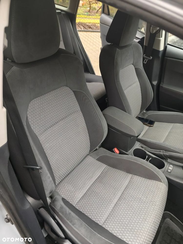 Toyota Auris Hybrid 135 Selection - 13