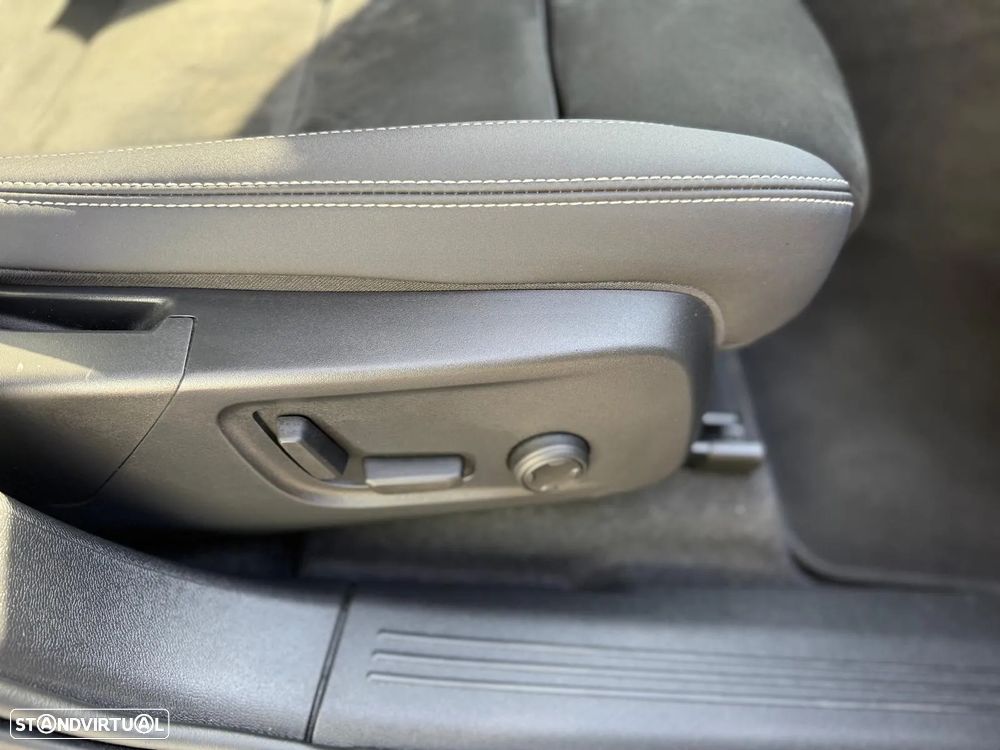 Volvo XC 40 Recharge Core - 32