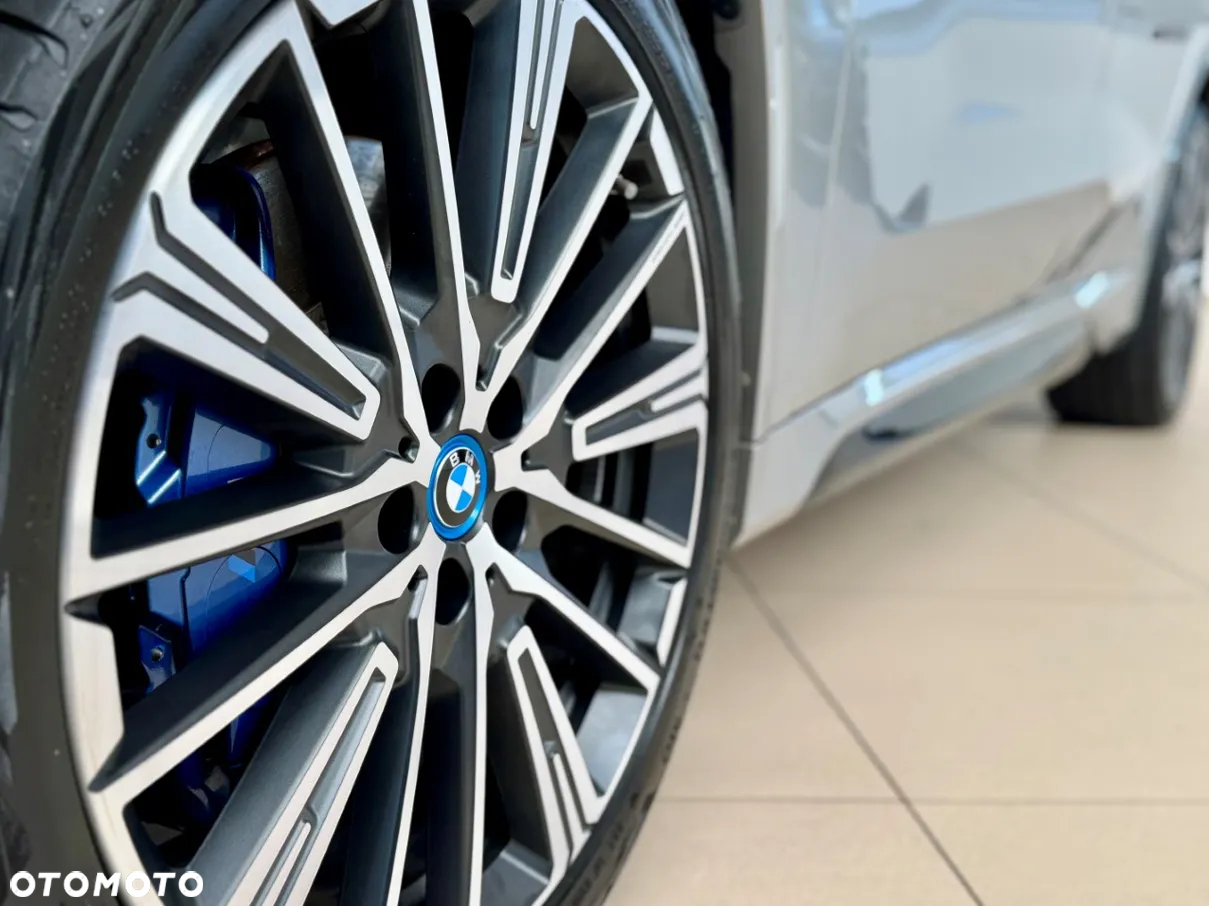 BMW iX1 xDrive30 66.5kWh M Sport - 29