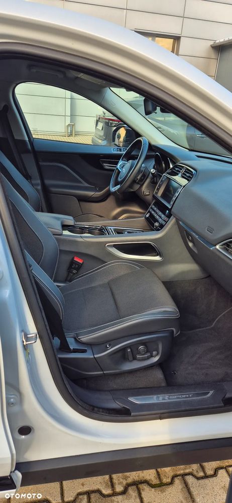 Jaguar F-Pace 2.0 i4D AWD R-Sport - 12