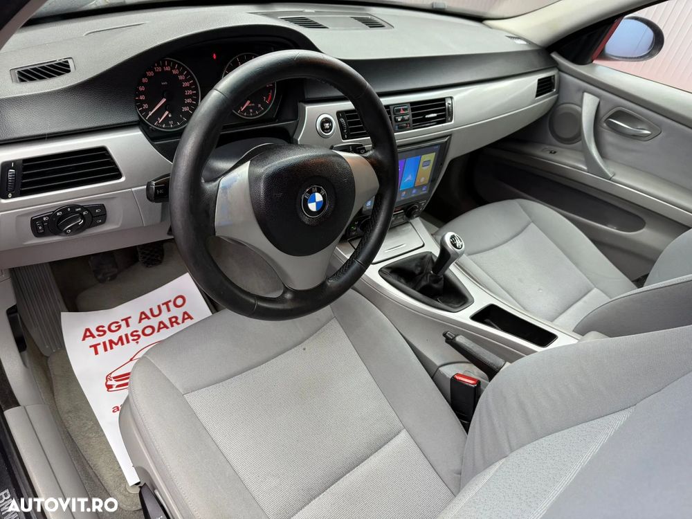 BMW Seria 3 318i Touring - 11