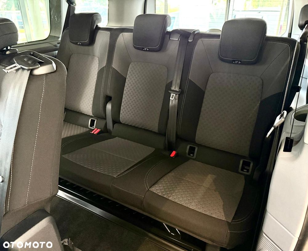 Volkswagen Caravelle - 10