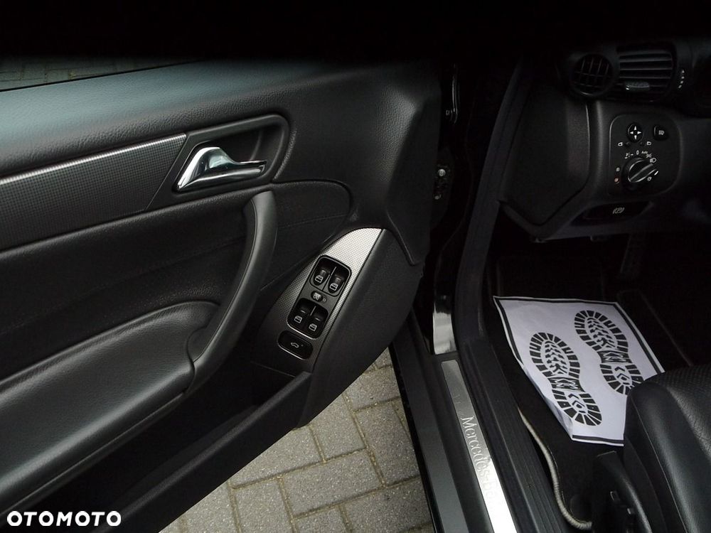 Mercedes-Benz Klasa C 200 Kompressor Avantgarde Sport Edition - 34