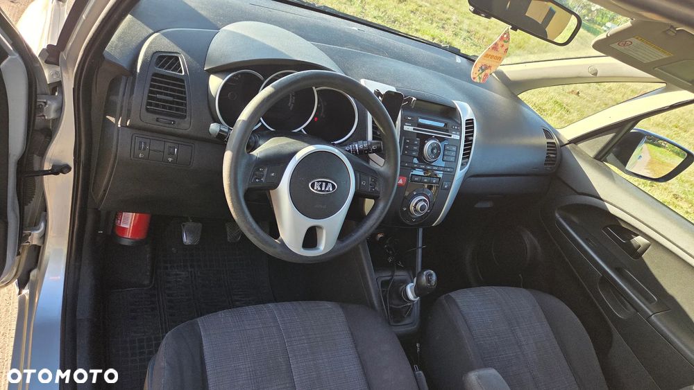 Kia Venga - 8