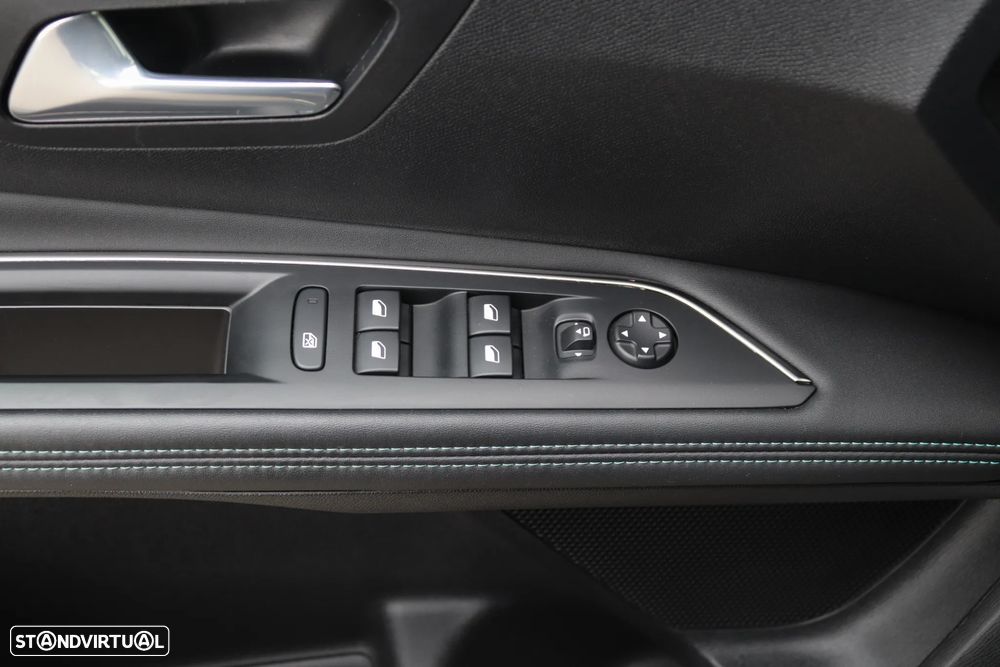 Peugeot 3008 1.2 PureTech Allure Pack EAT8 - 29