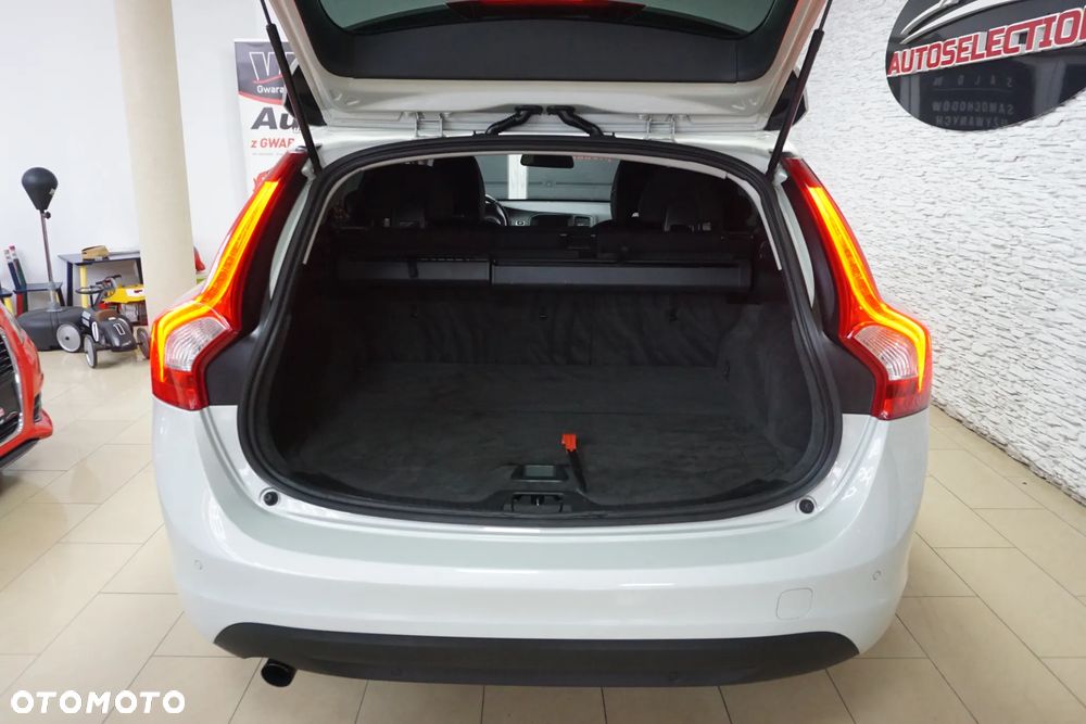 Volvo V60 D4 Geartronic Momentum - 21