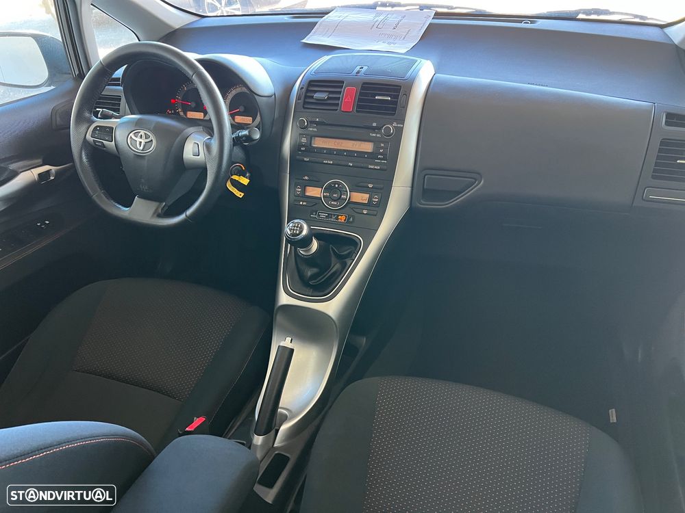 Toyota Auris 1.4 D-4D Exclusive+P.Sport - 8