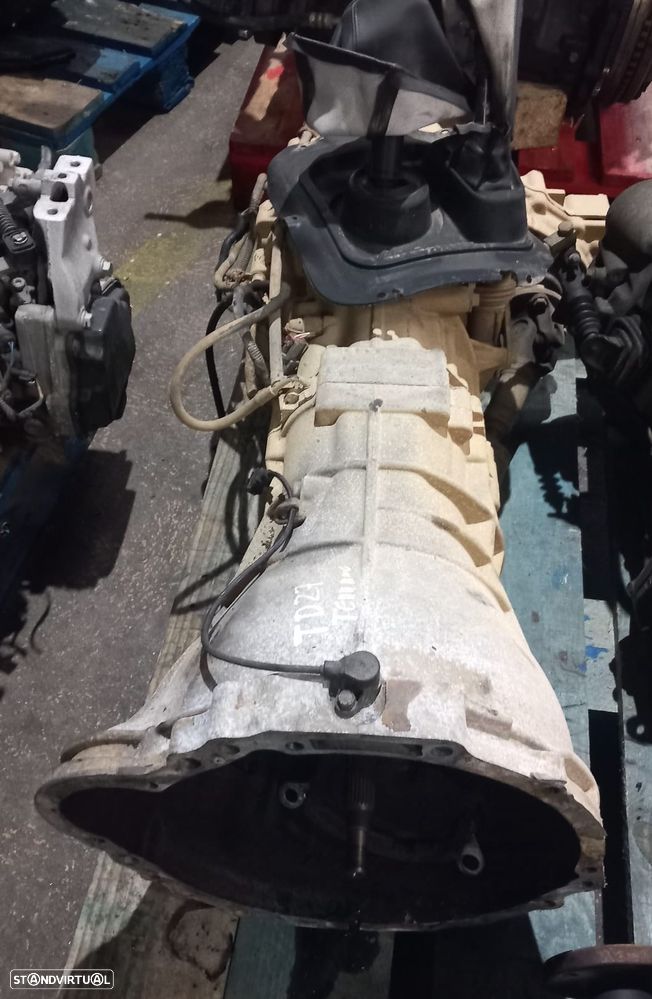 Caixa de Velocidades e Caixa Transferências Nissan Terrano 2.7 TDi Ref: TD27