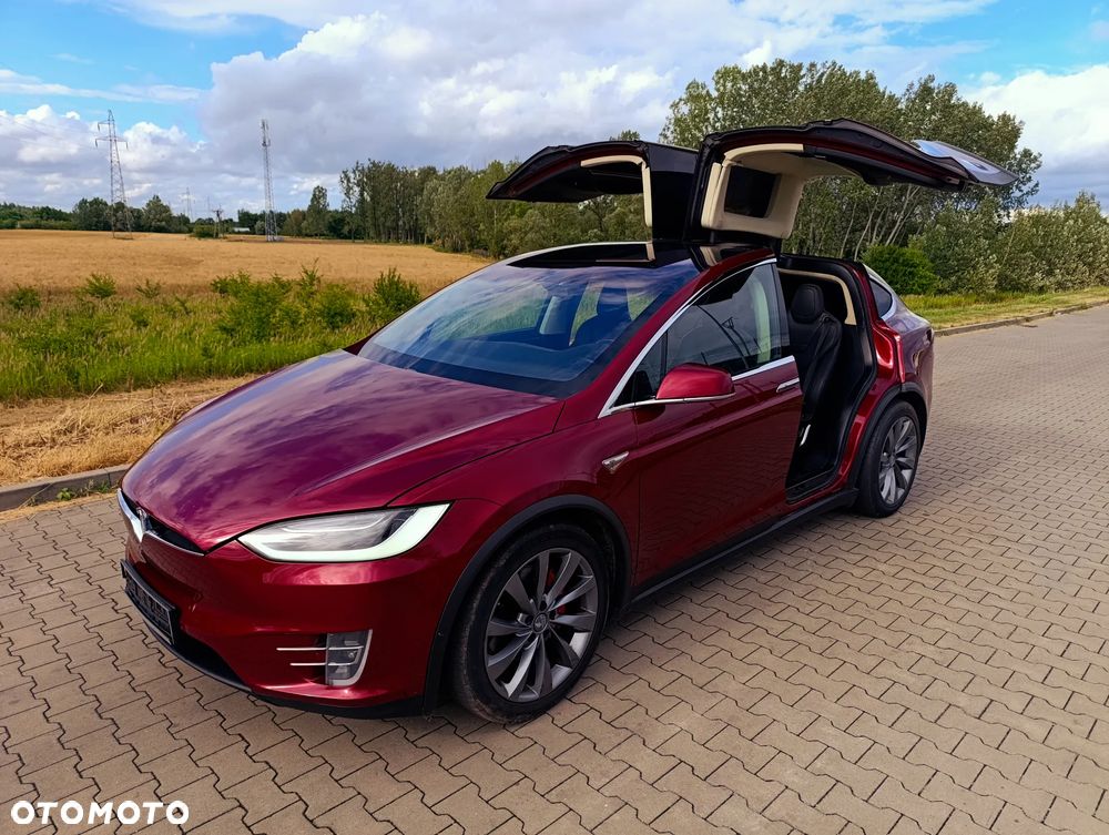 Tesla Model X - 30