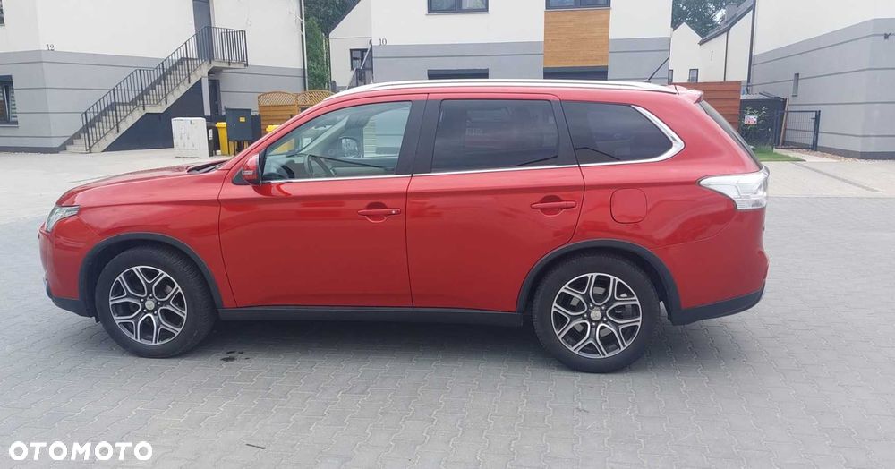 Mitsubishi Outlander - 2