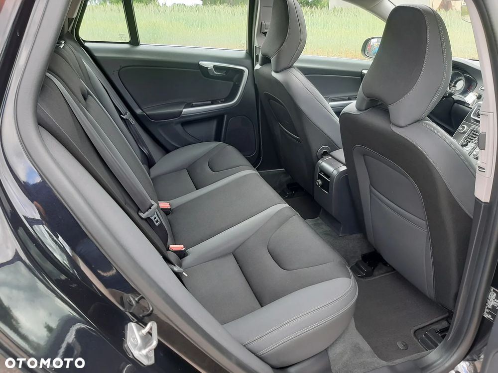 Volvo V60 D2 R-Design Momentum - 28