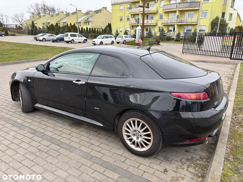 Alfa Romeo GT - 5