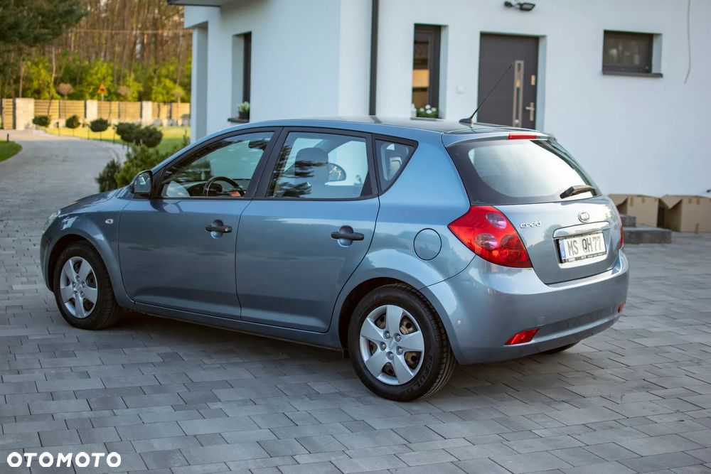 Kia Ceed - 22