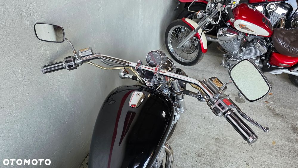 Suzuki Intruder - 18