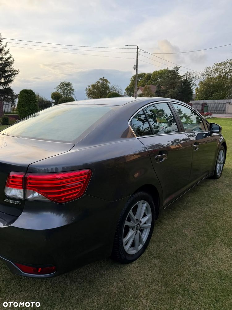 Toyota Avensis - 8