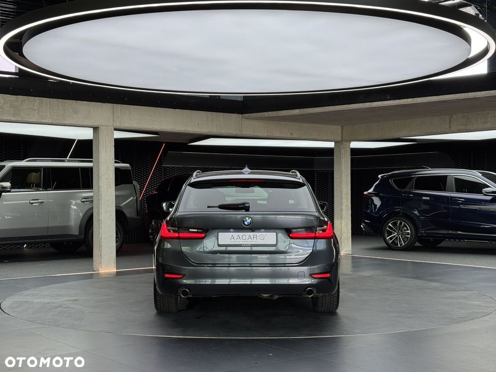 BMW Seria 3 318d - 5