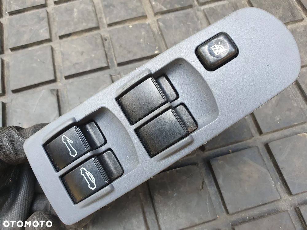PANEL PRZEŁĄCZNIKÓW SZYB STRONA LEWA MITSUBISHI COLT 98078.400.AA0  CABRIO - 2