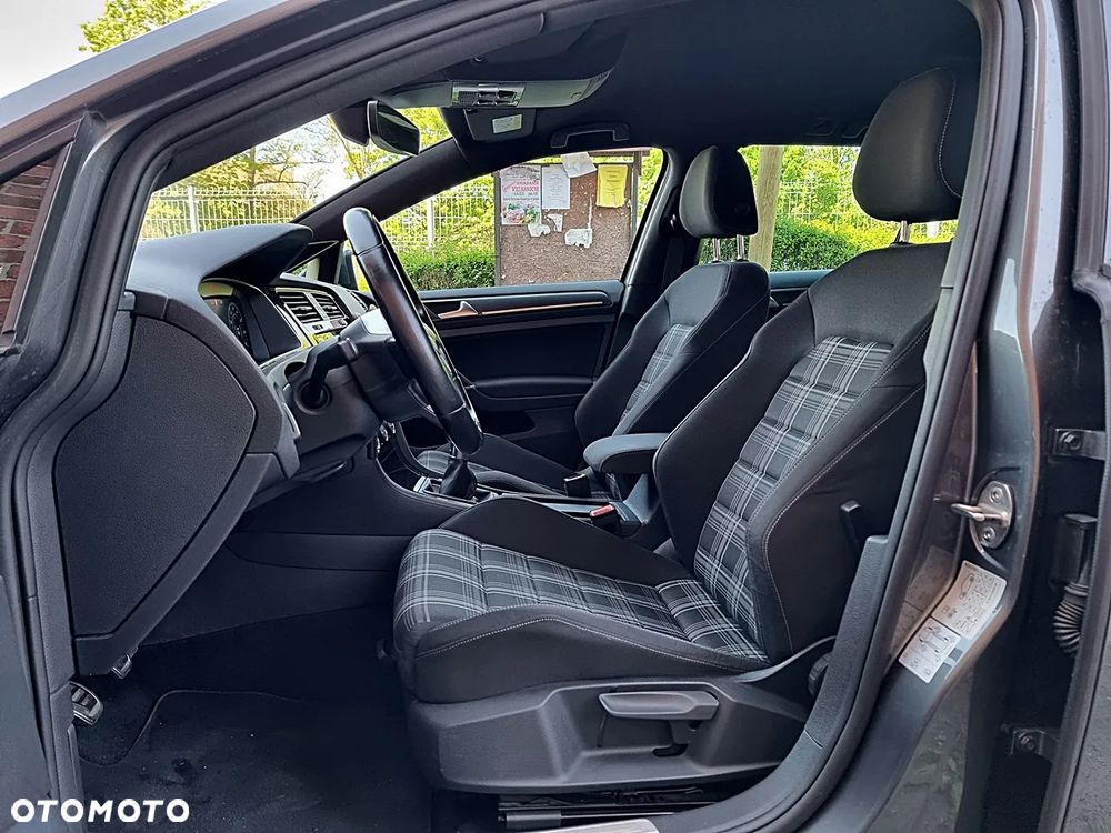 Volkswagen Golf - 20