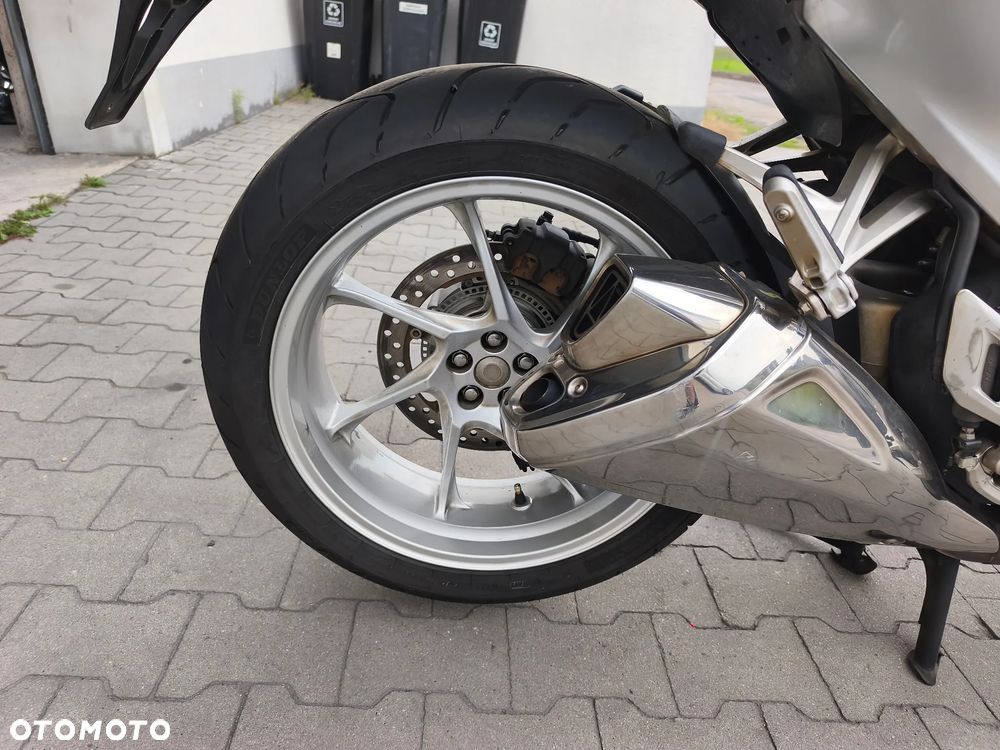 Honda VFR - 24