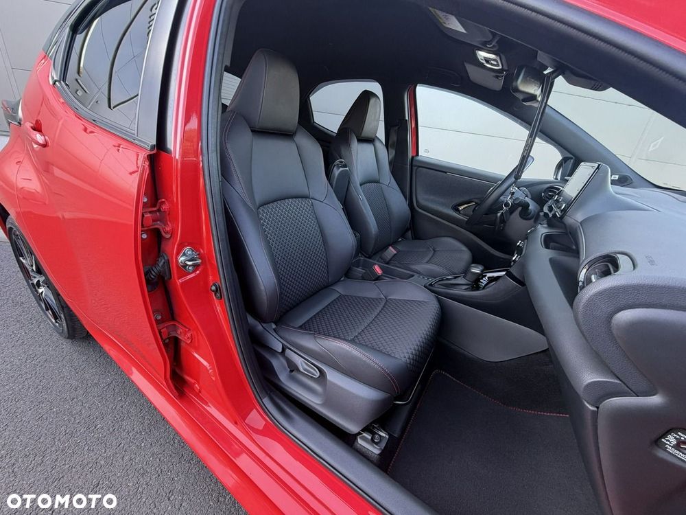 Toyota Yaris 1.5 VVT-i GR SPORT - 38