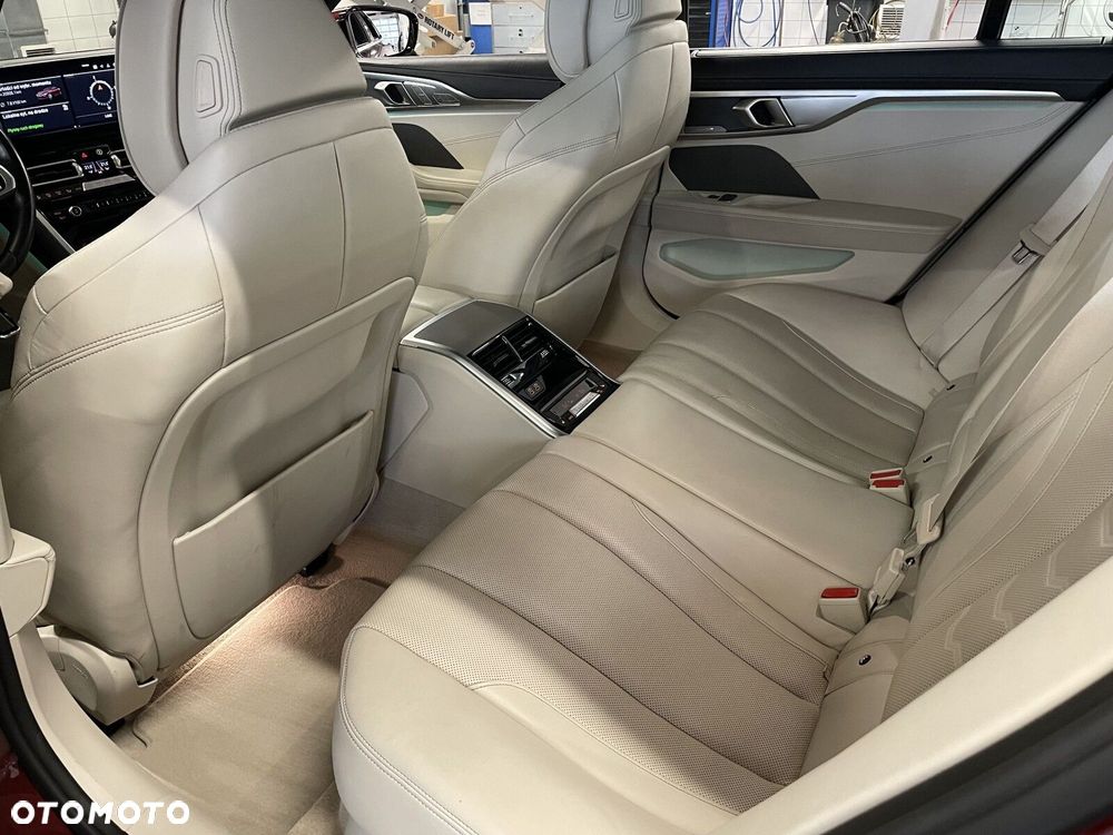 BMW Seria 8 - 22