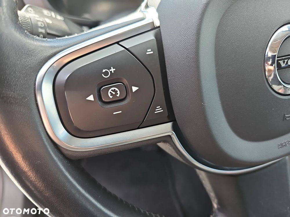 Volvo XC 60 T4 Momentum Pro - 17