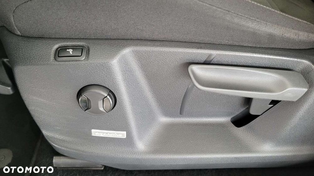 Volkswagen Touran - 11