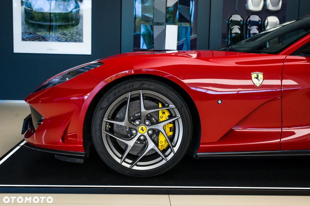 Ferrari 812 Superfast - 9