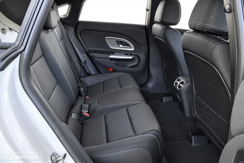Mercedes-Benz CLA 180 Standard - 21