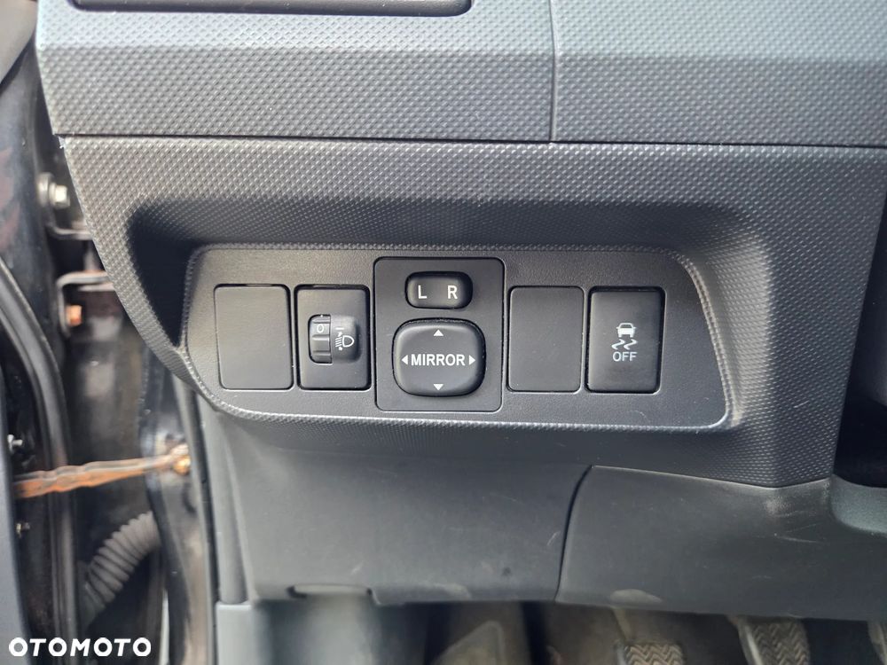 Toyota Auris 1.6 VVT-i Executive - 17