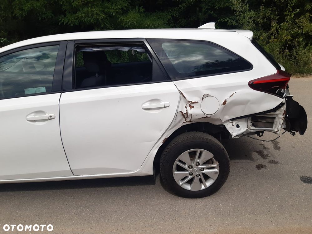 Toyota Auris Hybrid 135 Active - 5