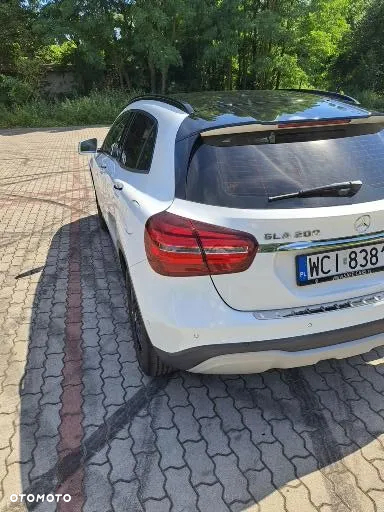 Mercedes-Benz GLA 200 7G-DCT Urban - 4